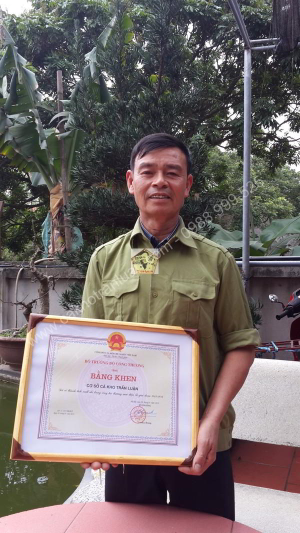 Nghệ nhân Trần Luận nhận bằng khen bộ công thương