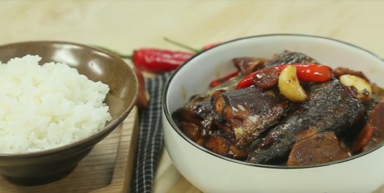 cá nục kho riềng