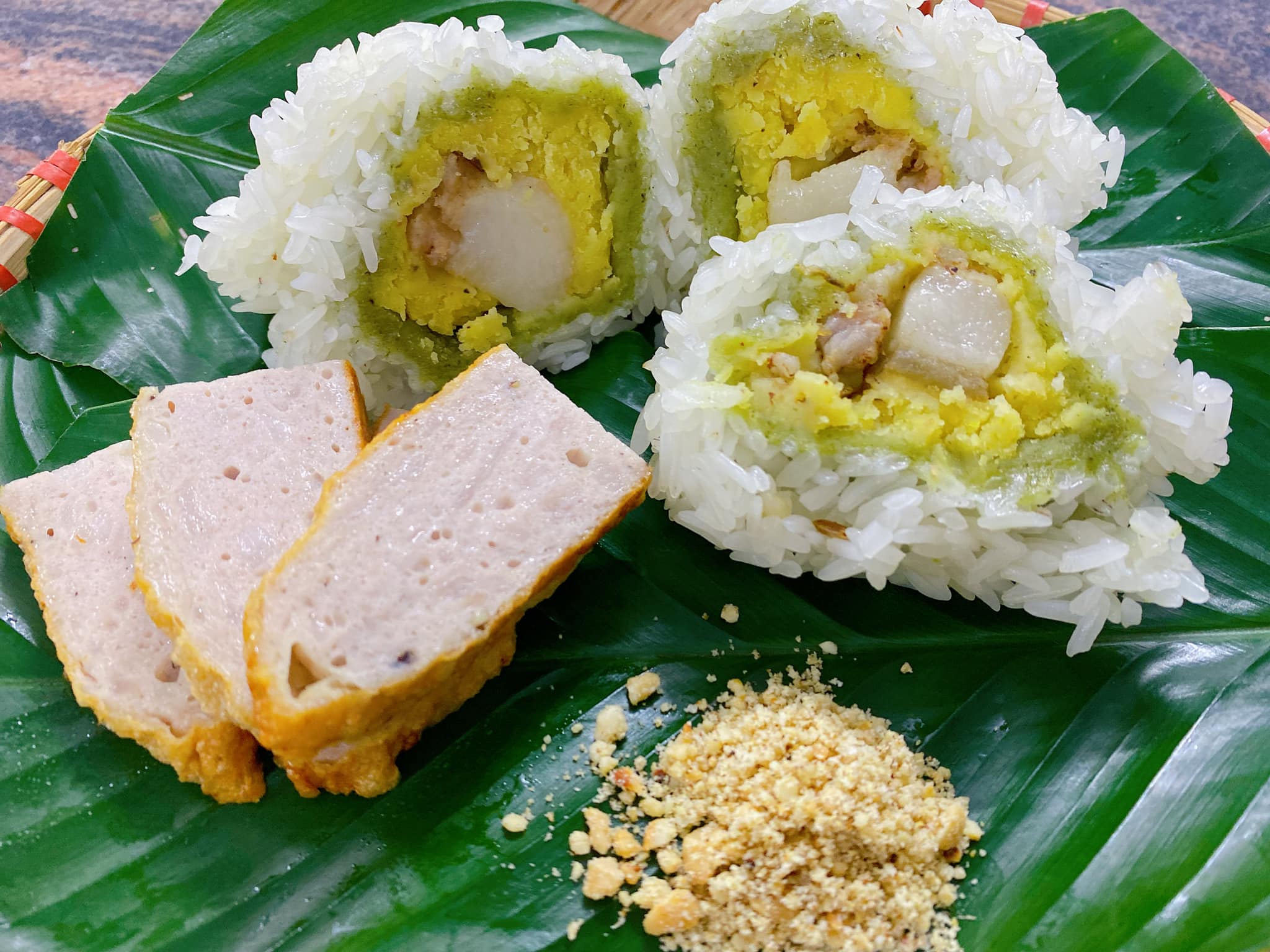 Thưởng thức bánh khúc Việt Trì khúc trắng