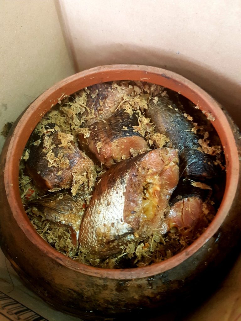 Cá kho Đại Hoàng được kho từ cá trắm đen 3- 5 kg