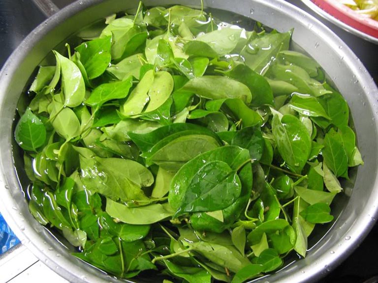 Cách làm nấu canh chua cá rô đồng với lá giang